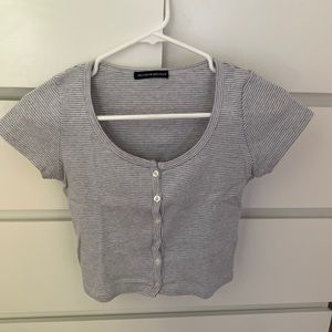 white and gray zelly top (buttons)